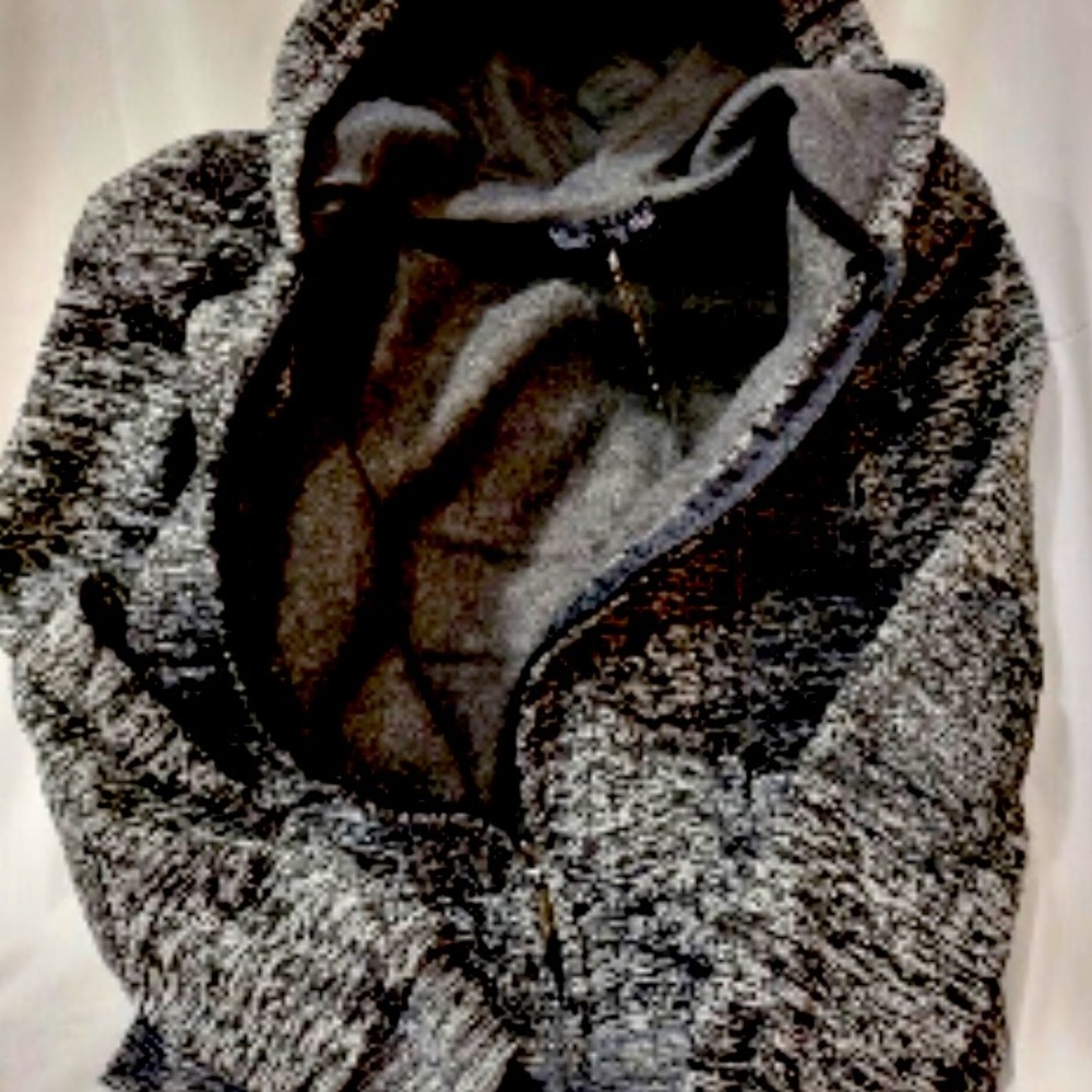 Super comfy, and soft light gray little boys jacket. Barely worn. Size 5/6